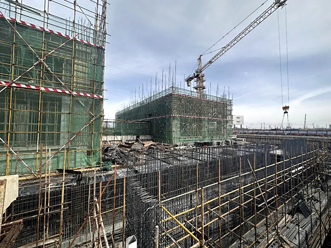 4月 目前主楼结构已施工至地上三层，其他区域施工至地下一层.jpg